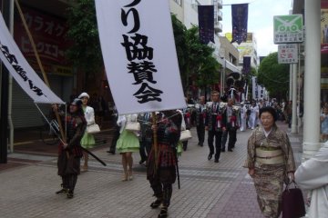 <p>The first part of the parade begins, with local dignitaries at the head.</p>