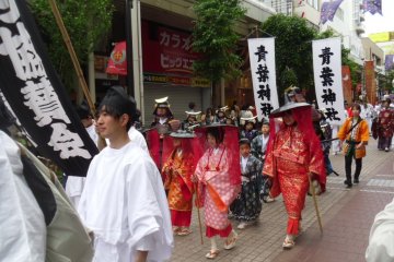 <p>There are many wonderful costumes in the parade, including these young noblewomen. Their male counterparts are dressed as Sendai&#39;s founder, Date Masamune.</p>