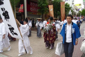 <p>There are Shinto priests as well as samurai, no doubt blessing the occasion.</p>