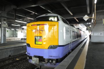<p>Tsugaru Limited Express ที่สถานี JR Akita</p>