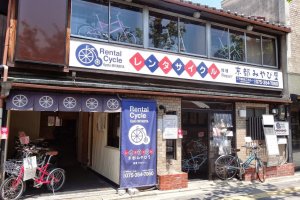 ร้าน Kyoto Miyabiya ซึ่งมีจักรยานให้เช่าหลายแบบ