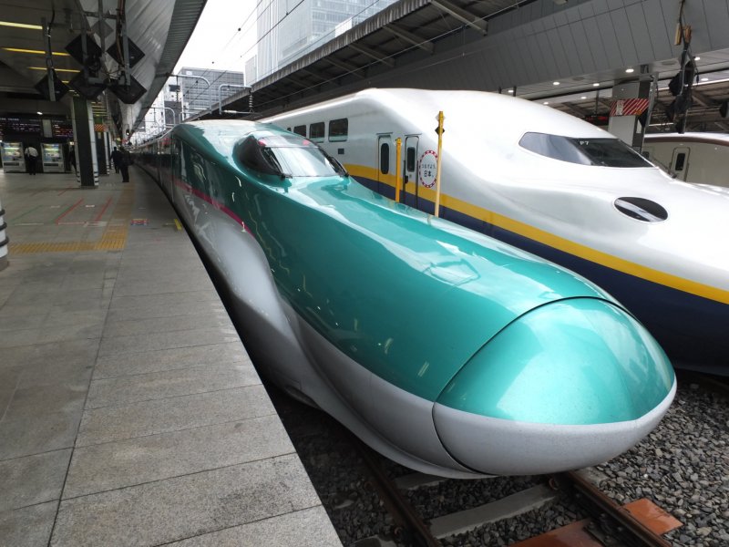 <p>Hayabusa Shinkansen รถไฟที่เร็วที่สุดในญี่ปุ่น 320 กิโลเมตรต่อชั่วโมง</p>