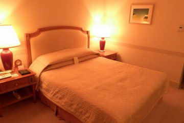 <p>Night-time view of standard double room...how romantic!</p>