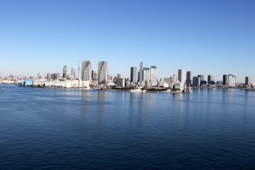 <p>You can see some magnificent views of Tokyo from the bridge walkway. In the distance Tokyo Skytree&nbsp;can be seen between the buildings.&nbsp;</p>