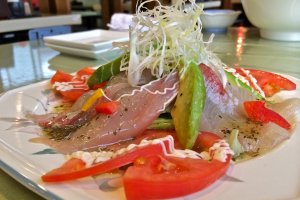 The Carpaccio of tomato, avocado and white fish is served cold. At 700yen, pair it with a beer!