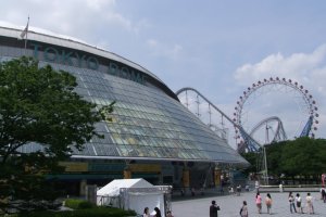 Tokyo Dome on a sunny, summer&#39;s day