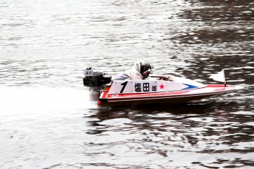 <p>Once they pick up speed they get a little bit higher in the boat so they can see the upcoming turn in the race.&nbsp;</p>