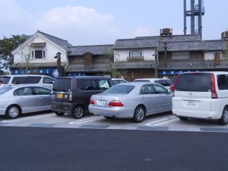 Just the cars remind you that you are actually on your way to go somewhere else. The&nbsp;Hanyu parking area in Saitama&nbsp;Prefecture is a great place to rest and get some nice food.