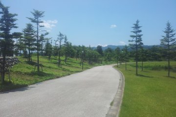 <p>Paved path around the park perfect for strolling</p>