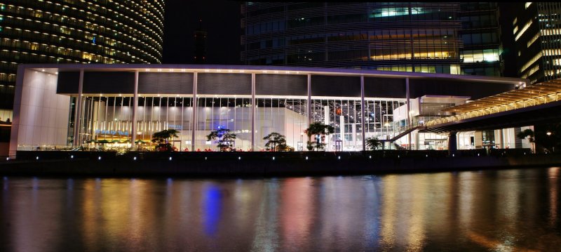 <p>The gallery is conveniently located, a 5-minute walk from JR Yokohama Station. Look for the exit towards&nbsp;Minatomirai and take the &quot;Hama Mirai Walk&quot;, a small bridge which connects to the Nissan Headquarters Building. The gallery and the surrounding waterfront with the nighttime illumination are a romantic setup.</p>