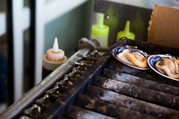 <p>Seafood restaurants also cook the shellfish in view of the sea</p>