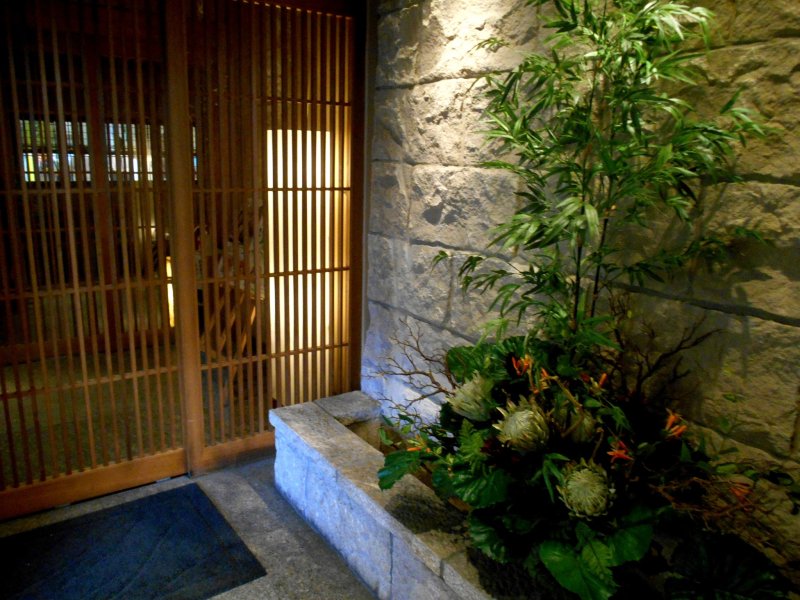 <p>Beautiful flowers decorate the entrance hall &nbsp;</p>