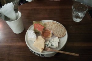 The cheese platter - disappointing for any cheese aficionado