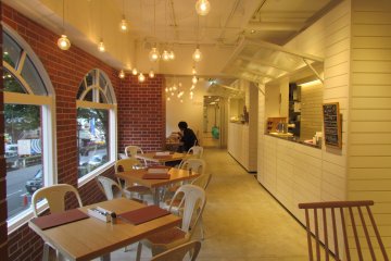 <p>The cafe serves nutritious food and drinks for breakfast, lunch and dinner&nbsp;</p>