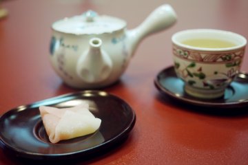 <p>This pastry will be available to you in your room everyday, along with a teapot, matcha&nbsp;tea and hot water.&nbsp;</p>