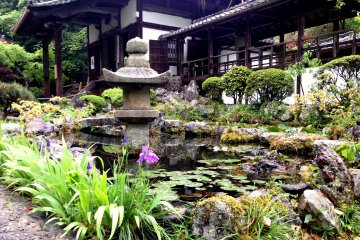 Jurinji or Narihira-dera is more like a country retreat than a temple. &nbsp;Beautiful ponds graced by lilies create a sense of serenity