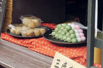 Delicious sweets for sale on the street!&nbsp;