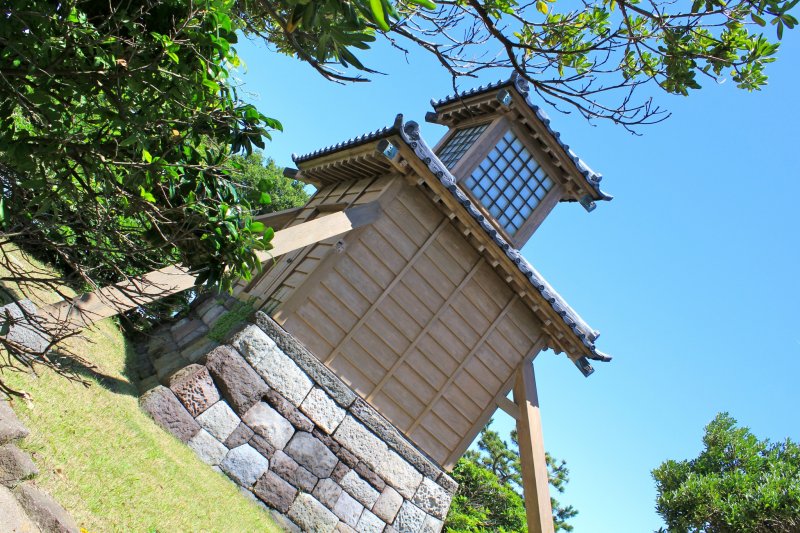 <p>Toumyoudou&nbsp;(Lighthouse)&nbsp;was restored to the old lighthouse mark (stone wall) in Yokosuka City in March 1989</p>