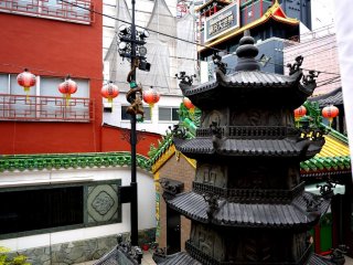 Pagoda with small dragons on every corner