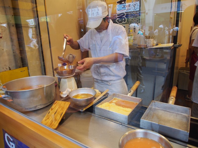 <p>You can watch the popular rolled omelets being made from behind the glass of the stall &ndash; there&rsquo;s quite an art to it</p>