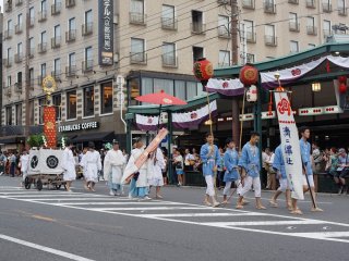 Nhiều nhóm khác nhau được đại diện trong lễ hội Shinko ở Gion.