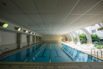 <p>Swimming pool</p>