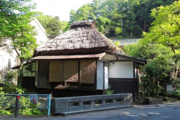 <p>บ้านเรือนแถบกิตะ คามาคุระ เป็นบ้านเล็กๆ แต่ละหลังมีเนื้อที่ไม่มากนัก แต่ก็ไม่ดูแออัด เป็นบ้านแบบเรียบๆ ที่น่าดู</p>