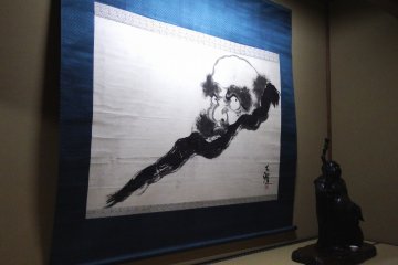 선종의 상징인 달마의 그림은 영평사의 회당인 산쇼카쿠의 벽면에 있다