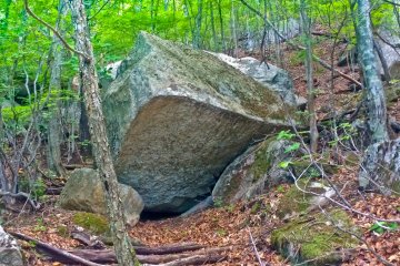 <p>The first of several large boulders, something I seem to have encountered on numerous occasions this year</p>