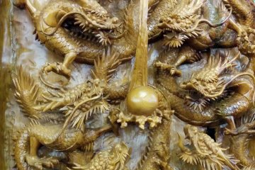 <p>A dragon carving</p>