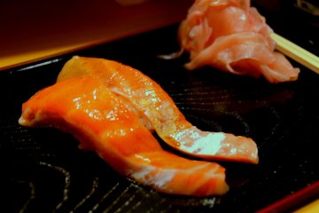 <p>Fresh and succulent salmon sushi that melts in the mouth.</p>