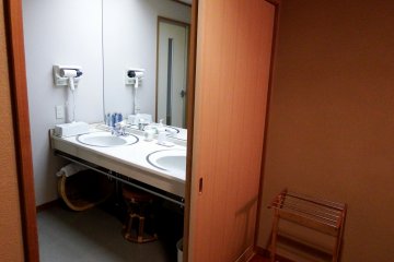 <p>Each room is equipped with a bathroom, and a dressing room with two wash basins</p>