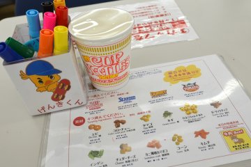 <p>Colourful markers for one to personalise your cup</p>