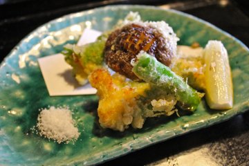 <p>The Agemono (Fried dish) was tempura. Mushroom, green bean, and shrimp were such a delight!</p>