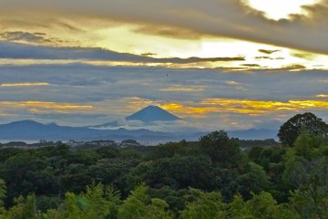 <p>The majestic view of Mt. Fuji at sunset from the second floor of Rai Tei</p>