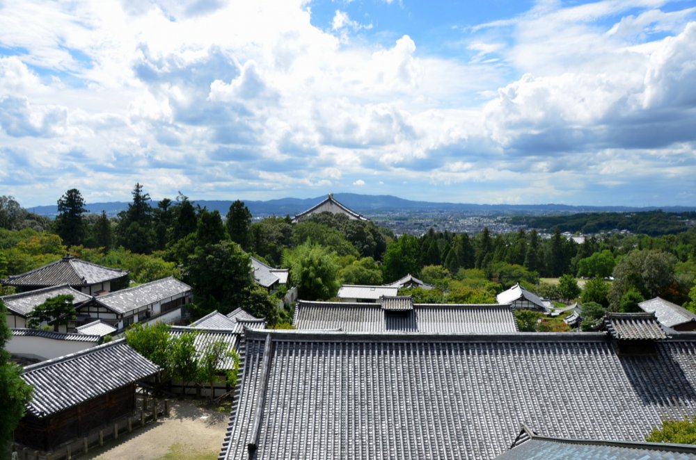 Vue depuis le balcon du bâtiment principal de Nigatsu-dō