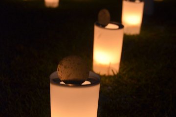 Горящие свечи на Нара Токаэ