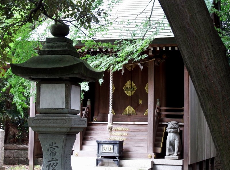 <p>Closer look at one of the small shrines inside Kehi Jingu Shrine</p>