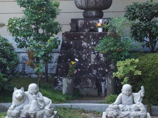 In the forecourt are small statues of Buddhas, each with one of the twelve animals from the Chinese zodiac