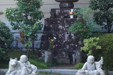 <p>In the forecourt are small statues of Buddhas, each with one of the twelve animals from the Chinese zodiac</p>