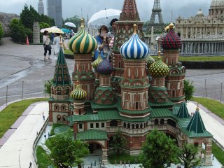 Tobu&nbsp;World Square has over 100 1:25 scale models of famous buildings from around the world including UNESCO World Cultural and Heritage Sites, more than 20,000 Bonsai trees and over 140,000 little people engaged in all sorts of activities