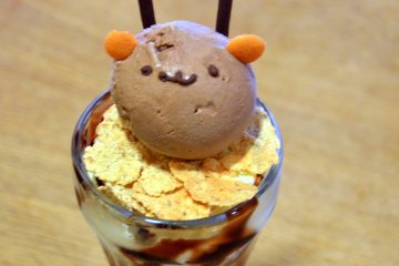 <p>Cute desserts at the Little Bears Cafe</p>