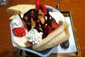 <p>Silky pudding, bananas and strawberries</p>