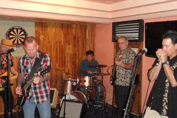 <p>Live band on the weekend featuring the Clint Walker band members</p>