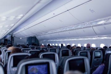 <p>The 787 Dreamliner aircraft cabin has higher ceilings and LED lighting</p>