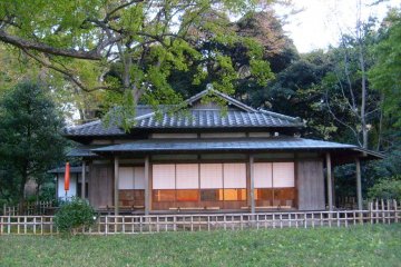 <p>A teahouse in Rikugi-en</p>
