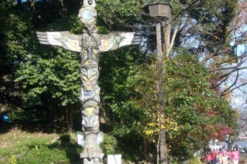 <p>A Canadian totem pole in Ueno Park</p>