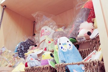 <p>Why not take away souvenir of your visit? Kotori Cafe offers an assortment of bird-themed gifts.</p>