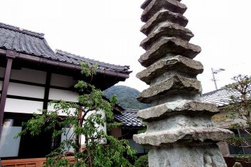 <p>This is the stone monument to Otani Yoshitsugu. How tall!</p>