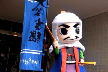 <p>Yosshii, the mascot character of Tsuruga city, was of course designed and named after Otani Yoshitsugu, the local hero!</p>